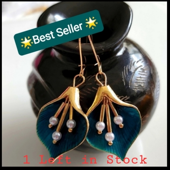 Lily  PEARL EMERALD FLOWER EARRINGS EG - Picture 1 of 7